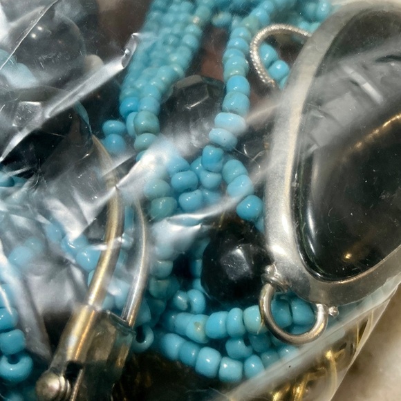Assorted Vintage & Modern 4 lb bag of Jewelry - Picture 5 of 8